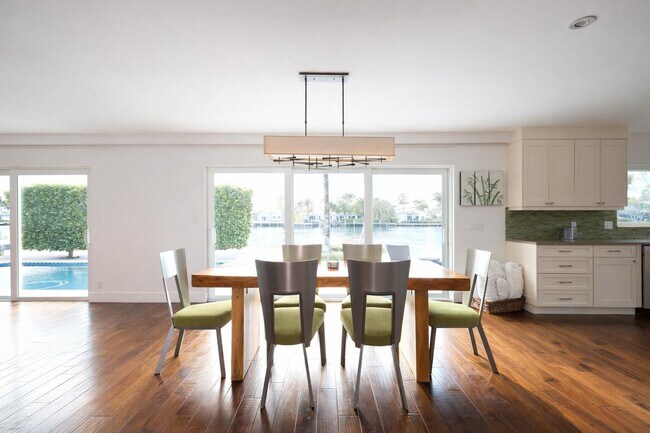 Building Photo - 3018 NE 26th St