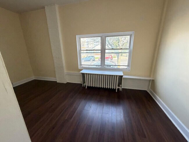 Building Photo - 848 N 7th St