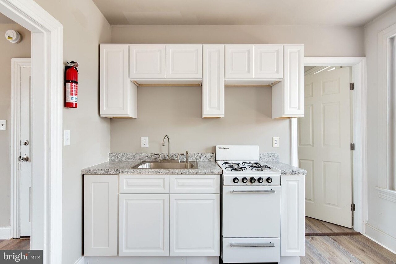 Building Photo - 414 Pine St