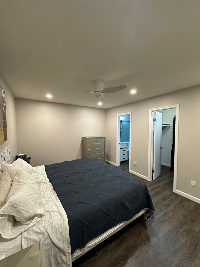 Building Photo - 7775 Camino Glorita