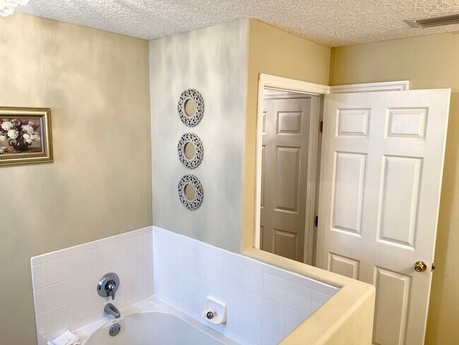 Building Photo - 35 Postman Ln