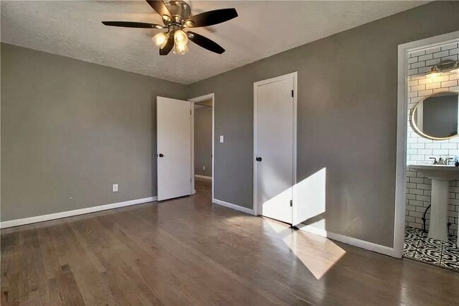 Building Photo - 10616 Greystone Ave