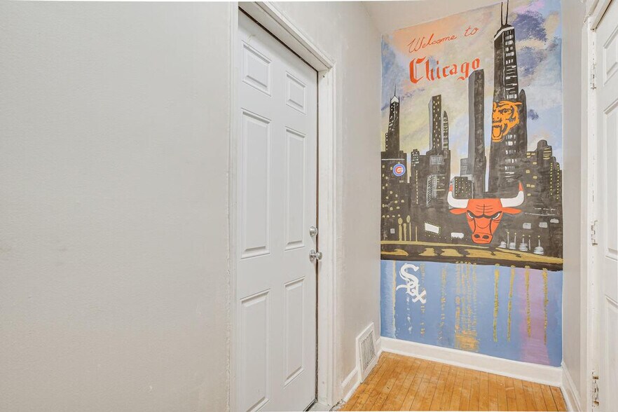 Building Photo - 7442 S Ingleside Ave