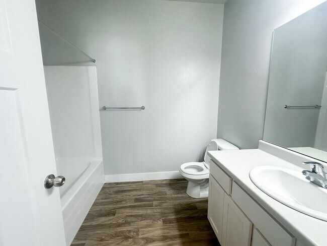 Building Photo - Newer Vineyard Condo for Rent! Next to Utah Valley University!!