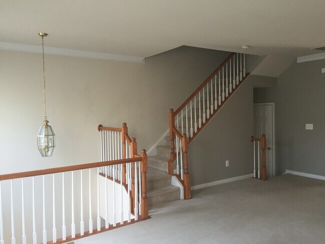 Building Photo - COZY TOWNHOUSE - Minutes to Quantico