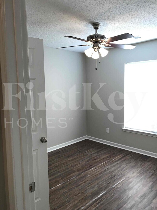 Building Photo - 120 Pointer Dr