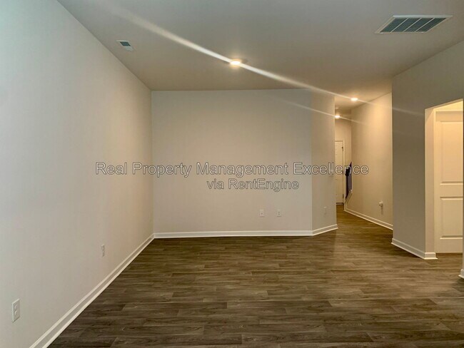 Building Photo - 213 David Hl Dr