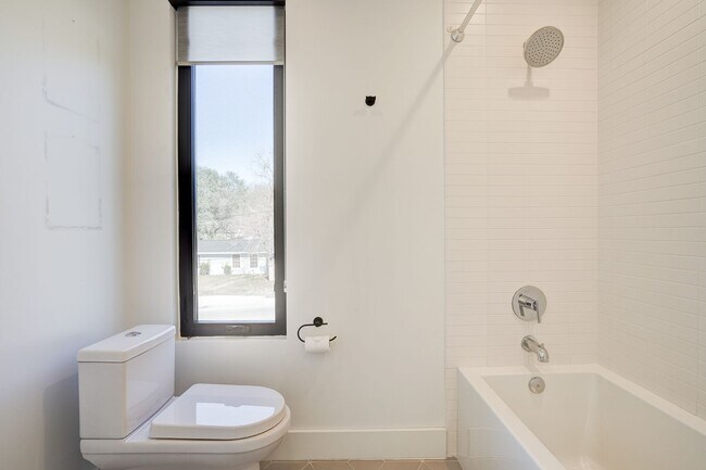 Building Photo - Spacious 3-Bedroom, 2.5-Bath Contemporary ...