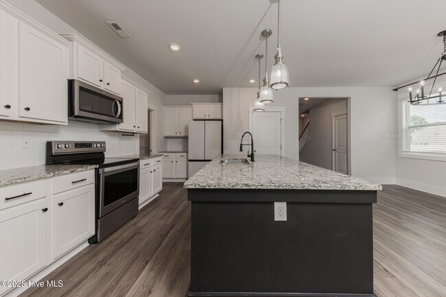 Building Photo - 221 Salt Mdw Ln
