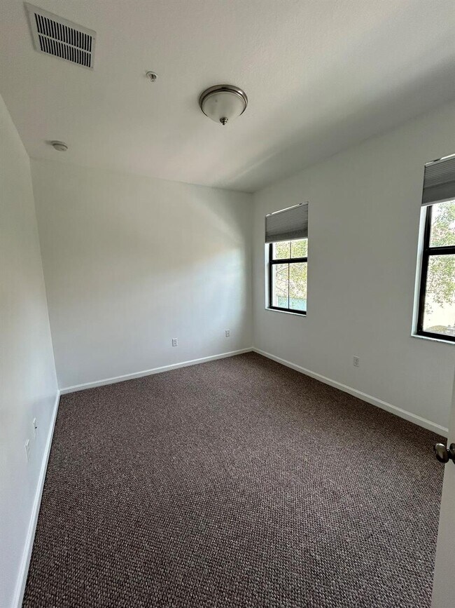 Building Photo - 12620 NW 32nd Ct