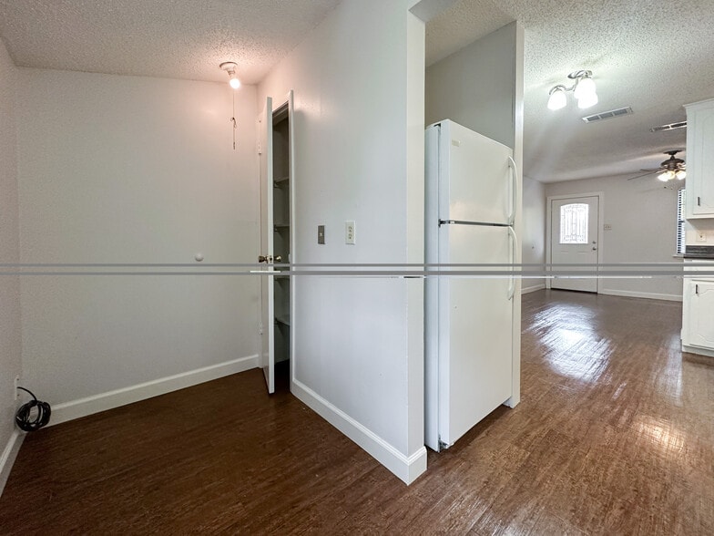 Building Photo - 406 E Wells St