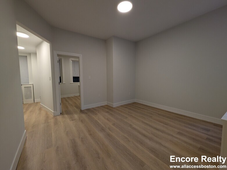 Building Photo - 24 Phillips St