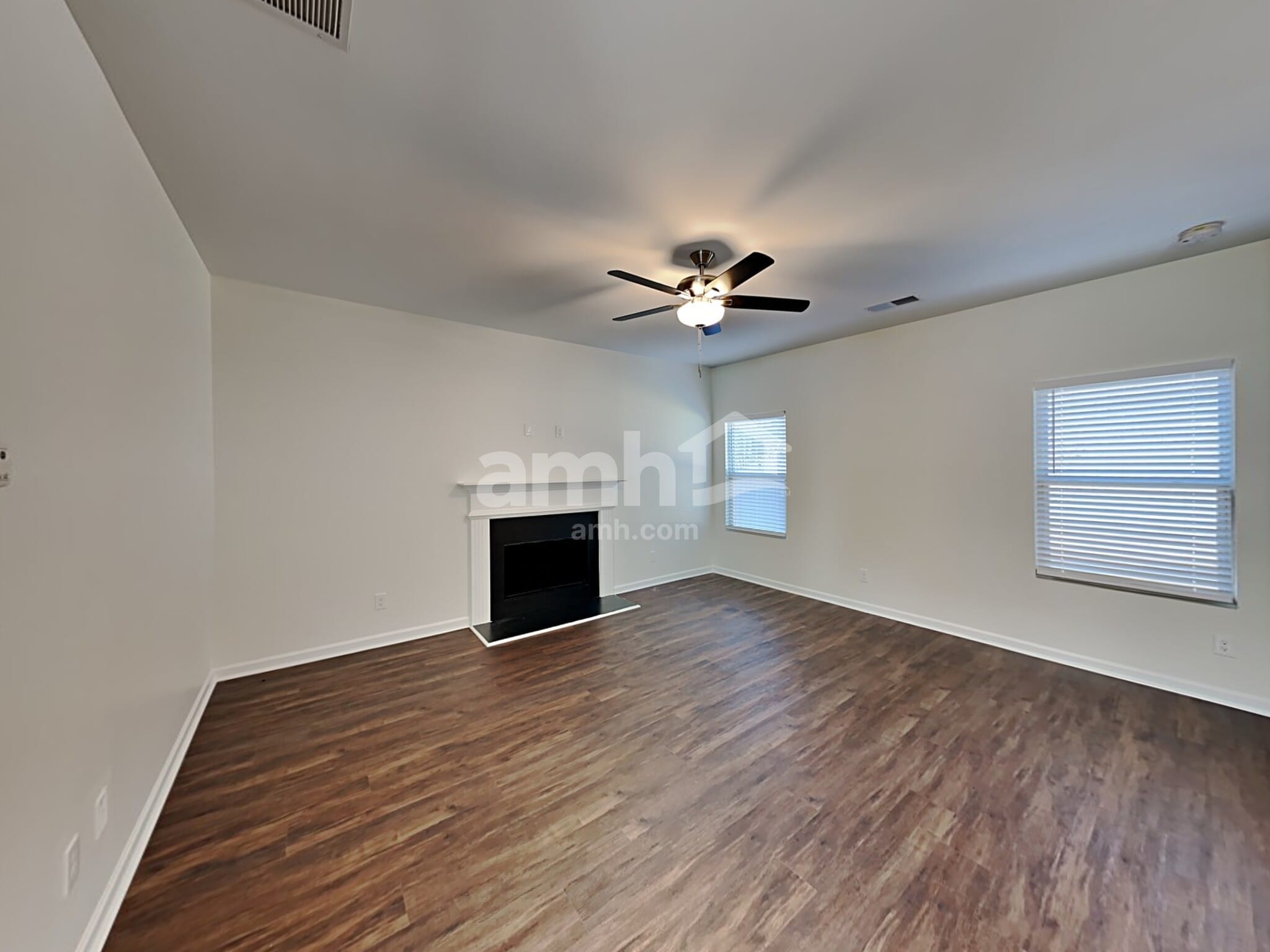 Building Photo - 351 Shady Glen