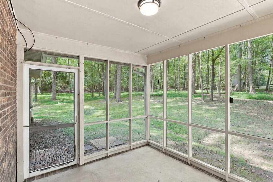 Building Photo - 431 Hillcrest Dr