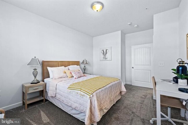 Building Photo - 3000 Larkwood Cir