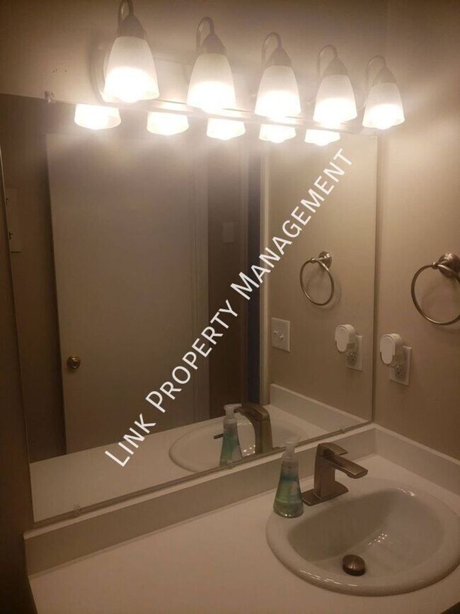 Building Photo - 7183 Holland Ln