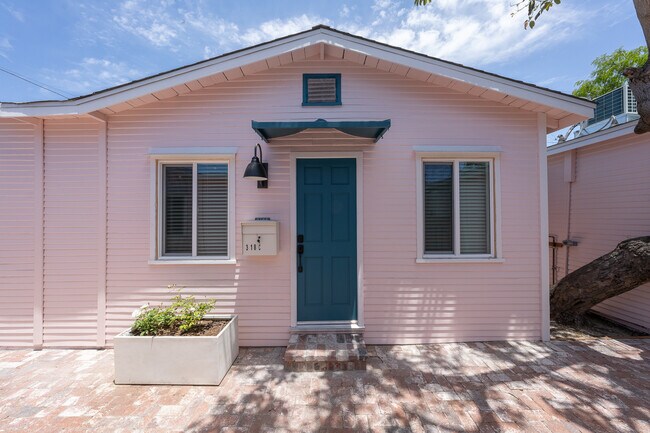Building Photo - Venice Cottages