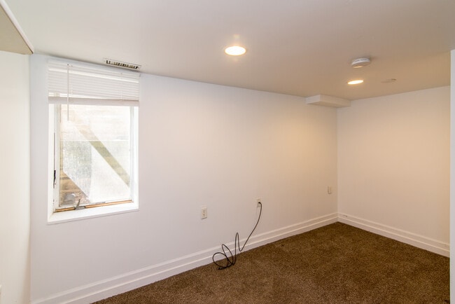 Building Photo - 812 Sybil St