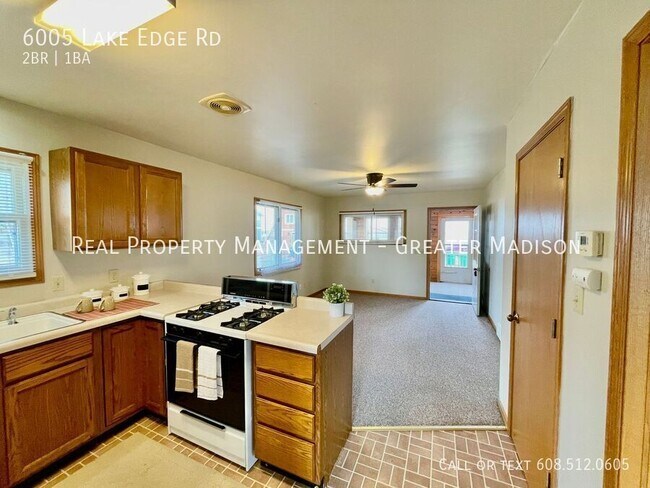 Building Photo - Cozy 2 Bed Home with Lake Waubesa Access!