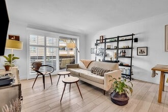 Building Photo - Luxe 1 BR Adam's Point Condo Available Now
