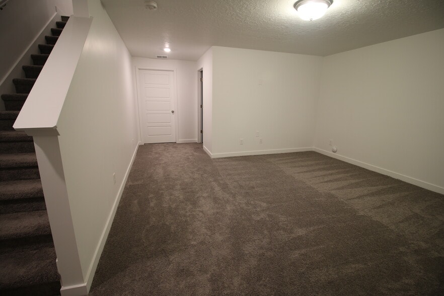 Building Photo - 214 E Mammoth Spring Ct