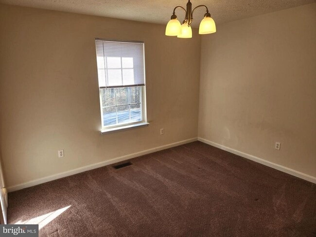 Building Photo - 37130 Mowry Ln