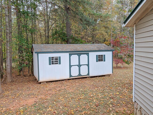 Building Photo - 1340 Meadowland Dr