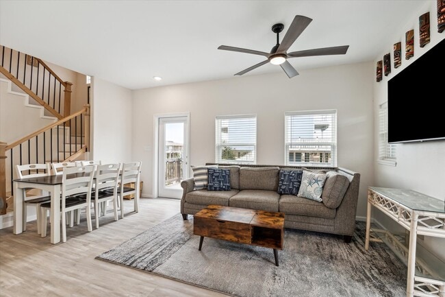Building Photo - 14146 Miramar Dr