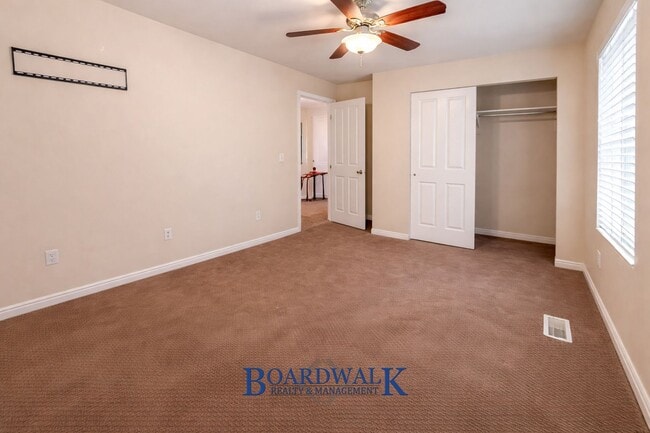 Building Photo - Quiet Riverton 3 Bed Home – Garage & Yard