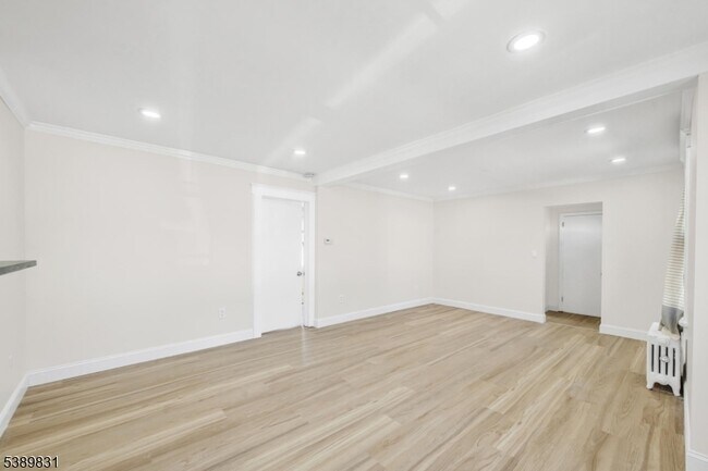 Building Photo - 317 Hawthorne Ave