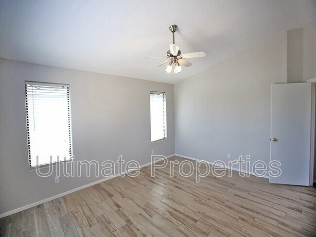 Building Photo - 631 E Arizona Ave