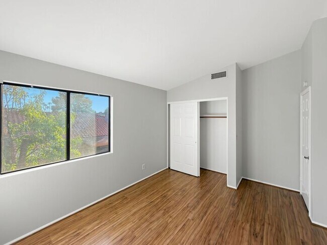 Building Photo - Location! Location! Beautiful 4 Bedroom/ 3 Bath Home! Ray/Kyrene