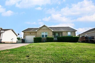 Building Photo - Pet Friendly Three Bedroom!