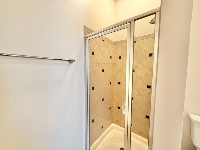Building Photo - Luxurious Downtown Raleigh Condo with High...