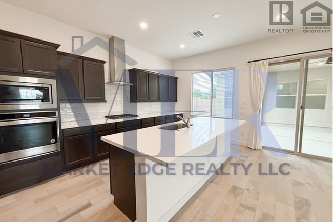 Building Photo - 2Bed/2Bath Home in Surprise Golf Community...