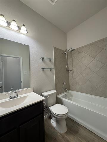 Building Photo - 712 Long Iron Dr