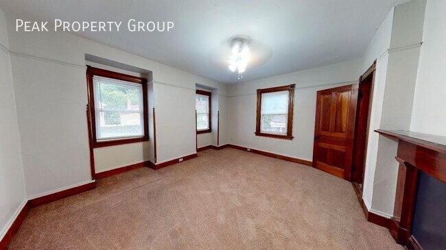 Building Photo - 2319 Sauer Ave
