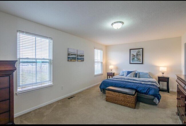 Building Photo - 6143 Brandon Dr