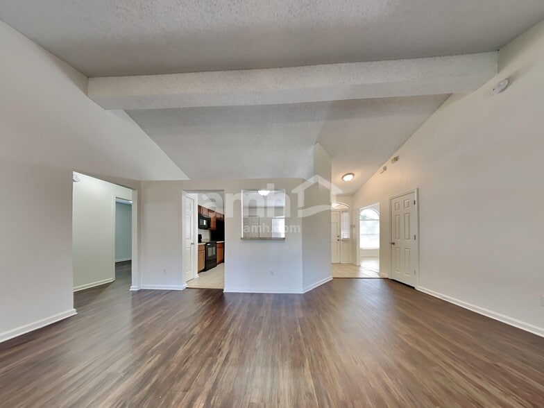 Building Photo - 8034 Macinnes Dr