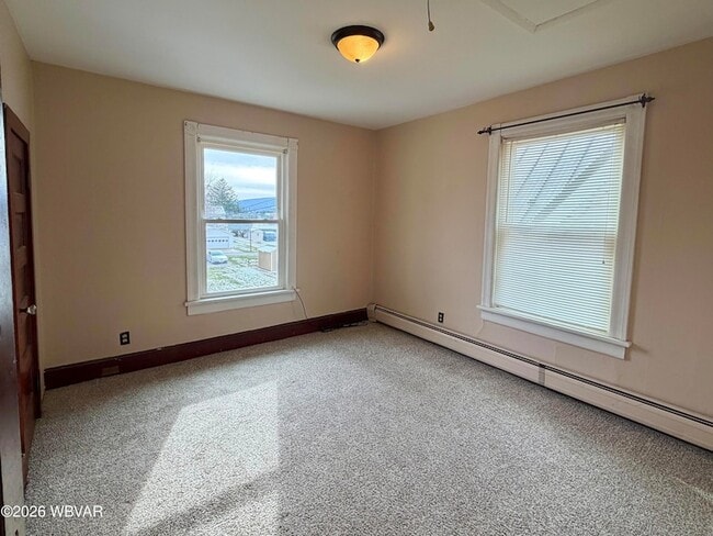 Building Photo - 212 Montour St N