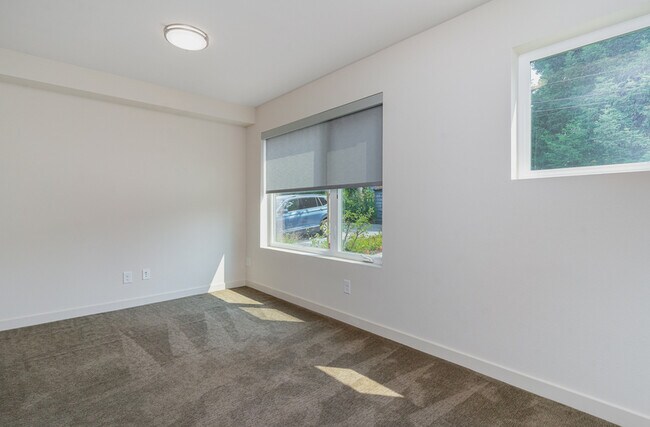 Building Photo - 3810 California Ave SW