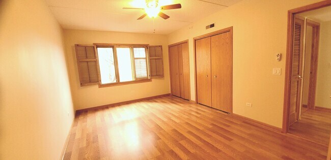 Building Photo - 5000 Oakton St