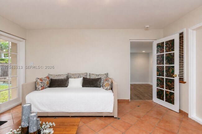 Building Photo - 5760 SW 51st St