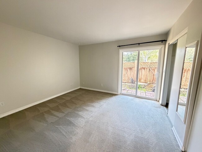 Building Photo - Convenient 2 Bedroom Condo in Bennett Valley