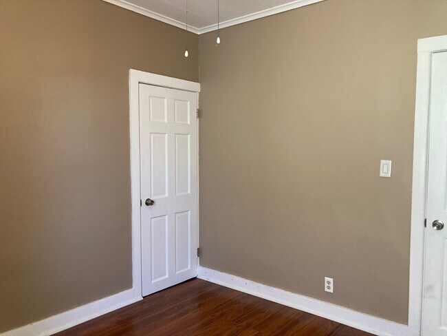 Building Photo - 30 Grant St