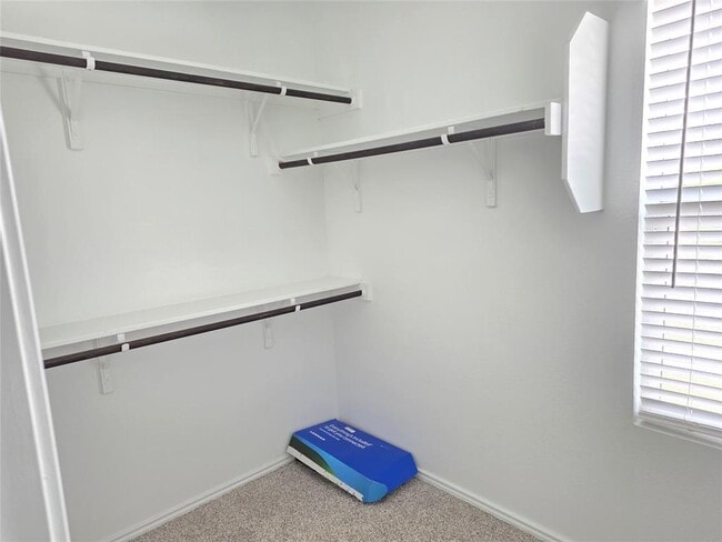 Building Photo - 1329 Weatherford Ln