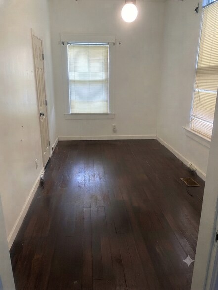 Building Photo - 2096 Court Ave