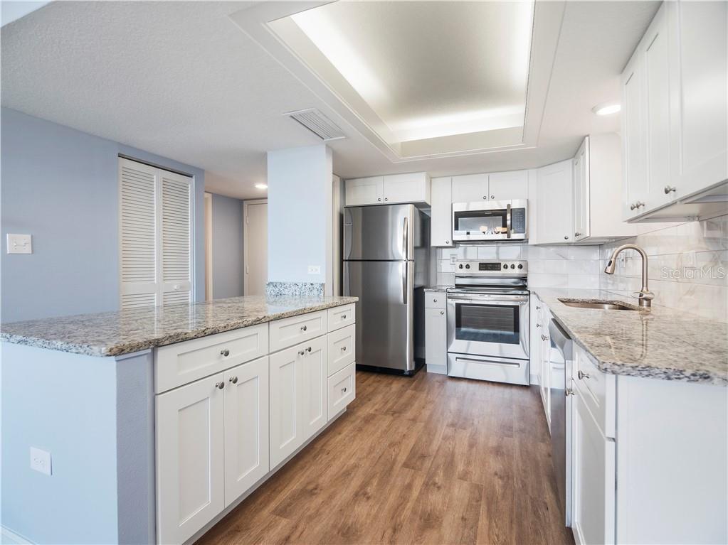 Building Photo - 450 Treasure Island Cswy