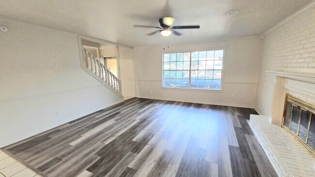 Building Photo - 215 Johnson Dr