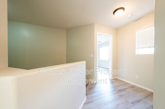 Building Photo - 2721 E Bart St